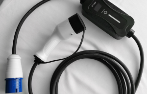 PIWIN’s Portable Electric Car Charger: Mobility Meets Charging Efficiency