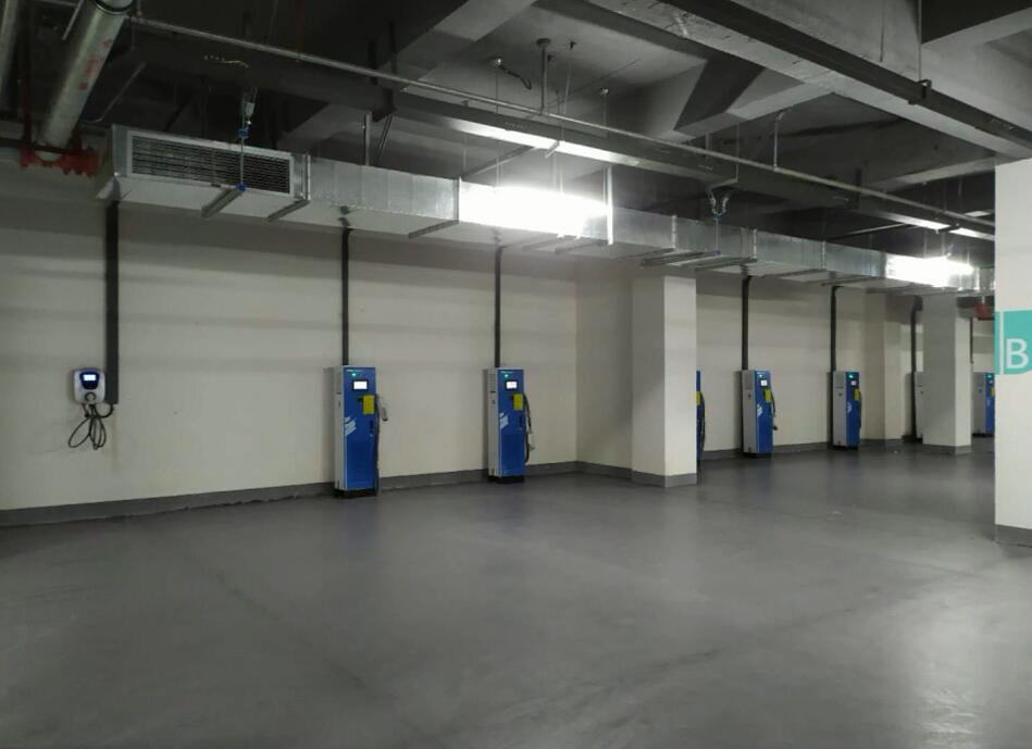 AC-EV-Ladegeräte von Pilot x Piwin in einer italienischen Tiefgarage bieten Ladelösungen für Elektrofahrzeuge.