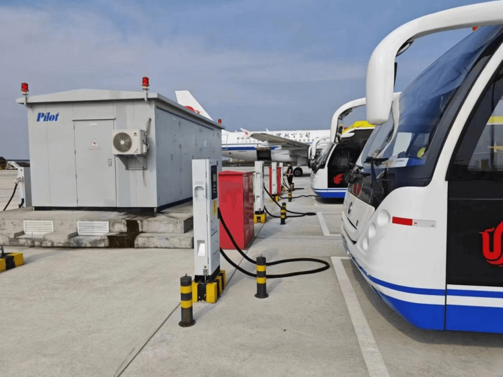 Electric buses charging with battery storage systems